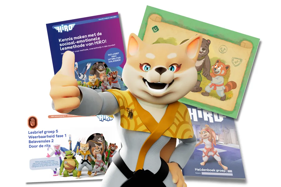 Judoka Hiro steekt zijn duim op bij de materialen uit de zichtzending: brochure, lesbrief, kleuterverhaal, waardenposter en heldenboek
